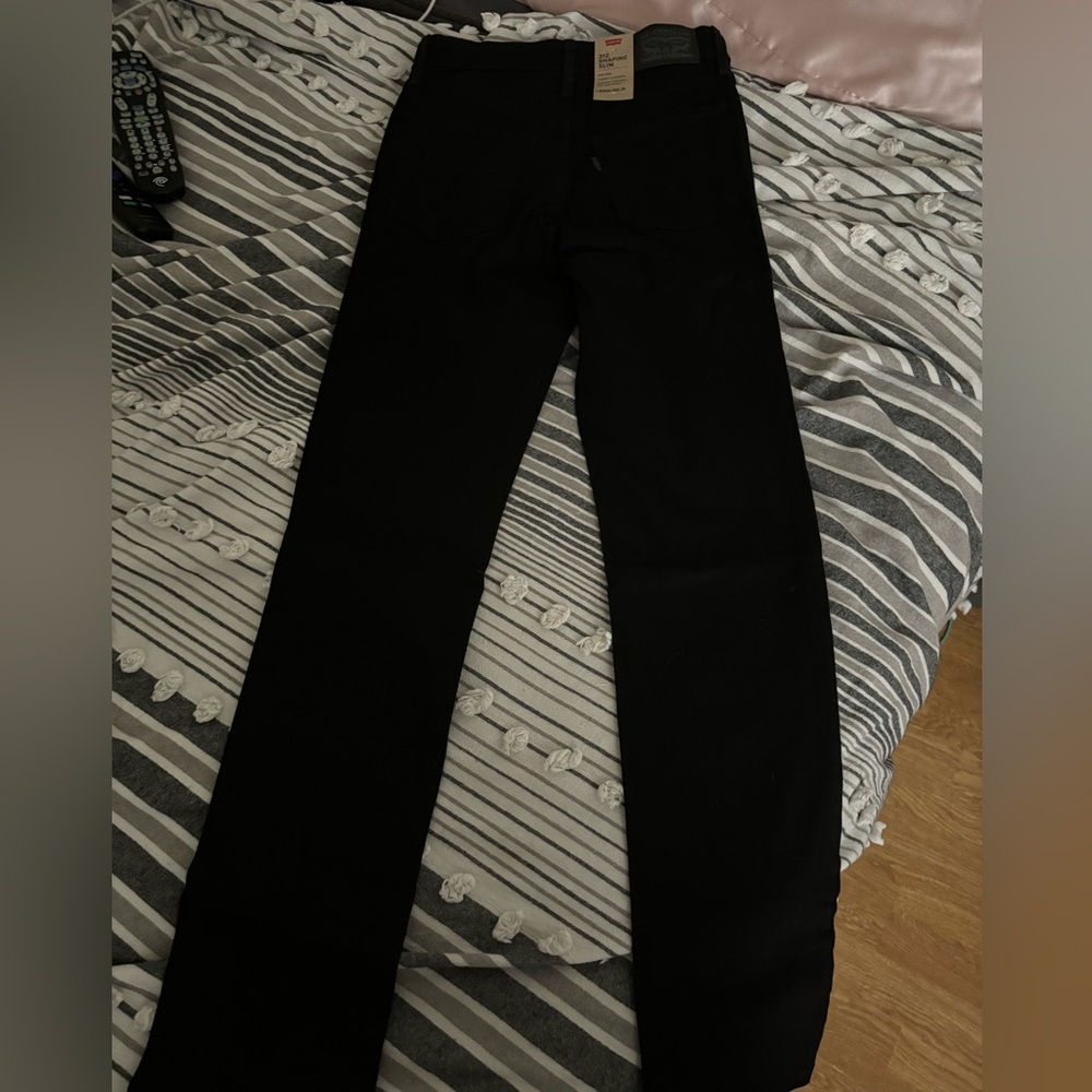 NWT levi’s 312 shaping slim jeans in black size 26 ! - Picture 6 of 7